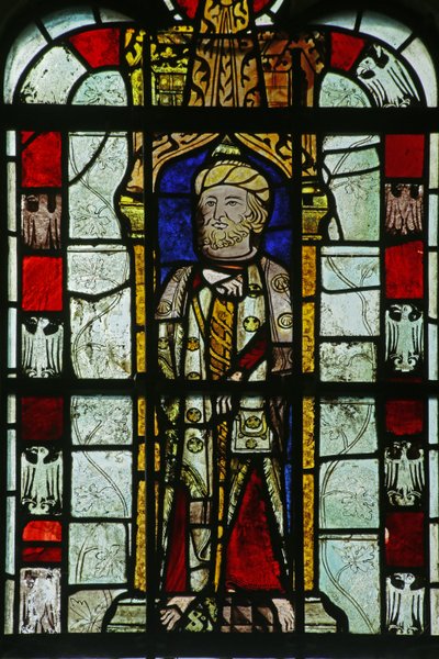 Figur mit ungewöhnlicher Kopfbedeckung und heraldischen Adlern von English School